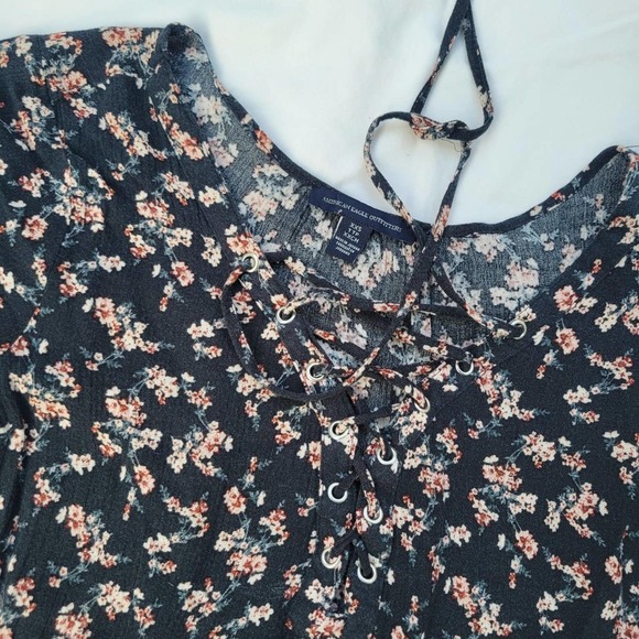 American eagle eyelet lace up top - Picture 4 of 4
